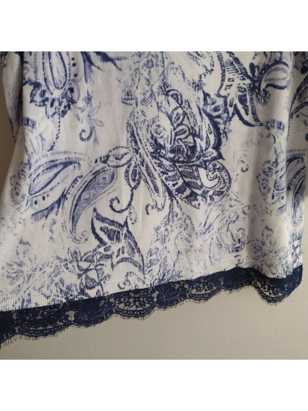 Chico's Paisley Print Sweater L Blue White Relaxed Fit Cotton Blend Lace Trim - Picture 5 of 9